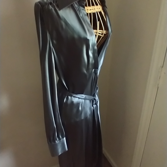 Banana Republic Dresses & Skirts - NWT 100% Silk V Dress